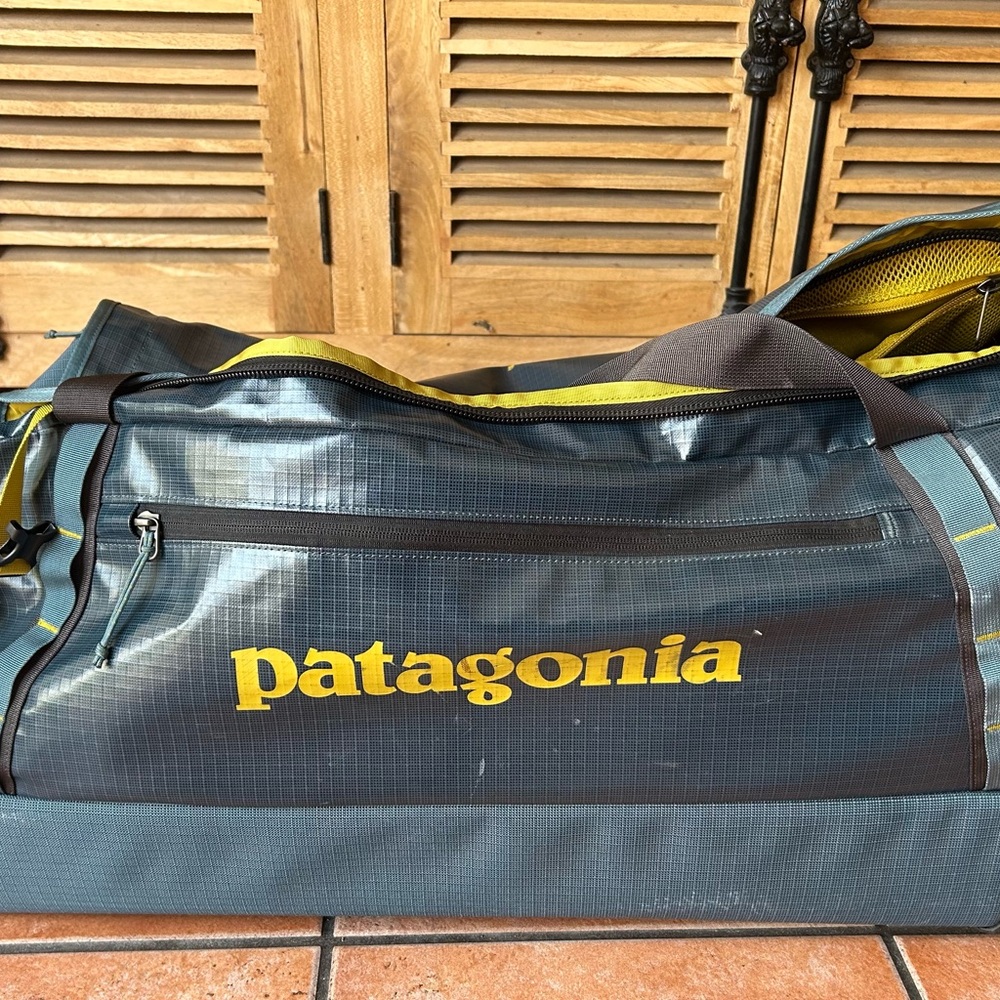PATAGONIA 100liter rolling suitcase